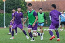 Nhật ký AFF Cup 17/12: HLV Thái Lan không quan tâm đối thủ ở bán kết
