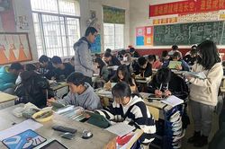 Thầy giáo quốc dân tặng hẳn máy tính bảng cho học sinh