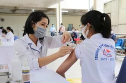 Quảng Ninh sẽ thu phí điều trị với F0 từ chối tiêm vaccine COVID-19