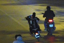 Điên đầu, mất ngủ vì tiếng nẹt pô gầm rú cả đêm trên đường Hà Nội