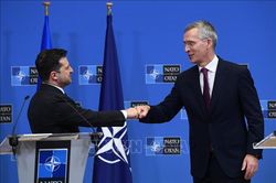 NATO kêu gọi giảm leo thang căng thẳng Nga-Ukraine
