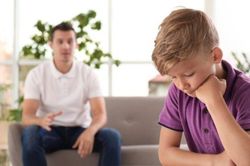 Những điều cha mẹ không nên nói với con trai