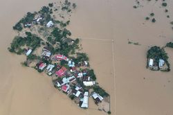 Miền Trung sơ tán hàng nghìn dân ứng phó với bão Rai