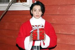 'Ông già Noel' Jungkook BTS kể chuyện giáng sinh hài hước hồi nhỏ