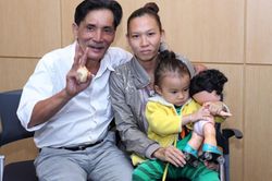 Bị mỉa mai, vợ Thương Tín lên tiếng làm rõ tin đồn bỏ chồng khi khó khăn