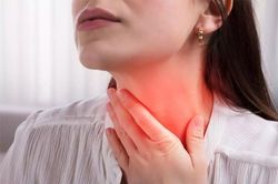 Mất bao lâu người nhiễm Omicron mới bộc lộ triệu chứng?