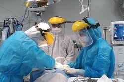 Sáng 18/12: Hơn 1.200 bệnh nhân COVID-19 nặng đang thở máy, ECMO; Y tế các tỉnh phải chủ động ứng phó với siêu bão Rai trong bối cảnh dịch bệnh