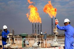 Chốt tuần giao dịch giá dầu thô Brent và WTI đều lao dốc