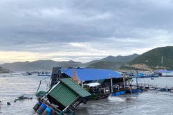 Khánh Hòa: Hơn trăm bè du lịch và nuôi tôm hùm bị ảnh hưởng bão Rai, thiệt hại khoảng 200 tỷ đồng