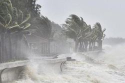 Siêu bão Rai giật cấp 14, nguy cơ cao sạt lở 700 km đê biển