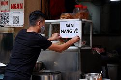 Hà Nội: Nhà hàng ăn uống quận Hai Bà Trưng tuân thủ việc chỉ bán mang về