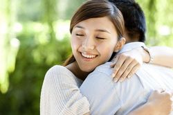 5 câu nói đơn giản nhưng hơn cả núi tiền, vợ chồng nói với nhau thường xuyên 'nghèo mấy cũng hạnh phúc vô bờ'