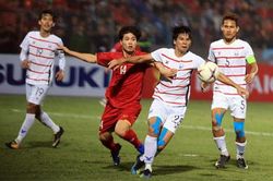 CĐV Campuchia: 'Cố lên, đưa hàng xóm Việt Nam về nước sớm'