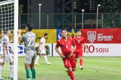 Thắng Campuchia 4-0, Việt Nam vào bán kết gặp Thái Lan