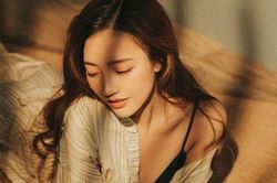 Mời mọc tôi không được, cô bạn thân của vợ kéo dây áo rồi cười khẩy dọa một câu làm tôi hoang mang tột độ