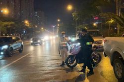 Thông tin mới nhất về vụ các đối tượng lạng lách, đánh võng, đua xe tại quận Tây Hồ