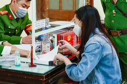 Chụp ảnh check-in khi không đeo khẩu trang, cô gái bị phạt 2 triệu