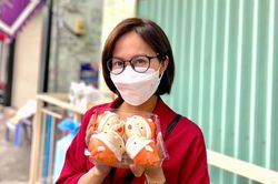 Bánh bao ông già Noel thu hút giới trẻ ở TP.HCM
