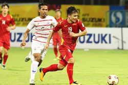 Việt Nam vs Thái Lan: Quang Hải che mờ 'Messi Thái'