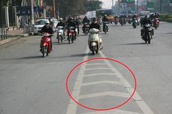 Đè vạch sơn xương cá khi tham gia giao thông có bị xử phạt?