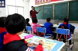 Trung Quốc: Thầy giáo bỏ việc, dạy học cho trẻ bị bỏ rơi