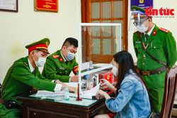 Xử phạt nhóm thanh niên 'vô tư' bỏ khẩu trang nơi công cộng