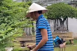 Xuất hiện hình ảnh Hoài Linh tiều tụy, da đen sạm khiến nhiều người lo lắng