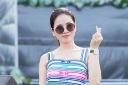 Những mỹ nhân cùng 'đụng hàng' một mẫu váy từ Hàn sang Việt, ai mới là người mix match cao tay nhất?