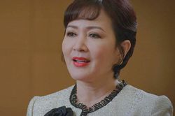 Thương ngày nắng về: Hé lộ bà Nhung chê bôi bông hoa trên áo Trang, dân mạng tranh cãi nảy lửa chuyện mẹ không nhận ra con