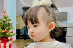 Bé Winnie 'cô đơn một mình' vì Đông Nhi và Ông Cao Thắng 'trốn' đi làm một việc