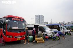 Chủ xe khách ở Bến xe miền Đông: Tình hình thế này chắc tôi vỡ nợ mất!