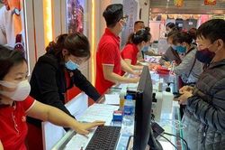 Giá vàng trong nước 'chao đảo', thế giới giảm nhẹ trước thềm Lễ Giáng sinh