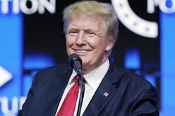 Ông Trump bị la ó khi tiết lộ đã tiêm mũi tăng cường ngừa Covid-19