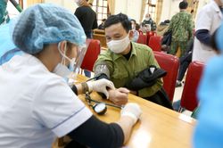 Hướng dẫn mới nhất về khám trước tiêm chủng vaccine phòng COVID-19