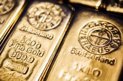 Vàng tụt giá, USD tự do vẫn tăng mạnh