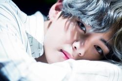 Không ngờ V BTS ngỏ ý làm bạn trai lại đáng yêu thế này