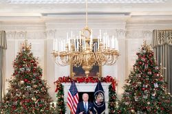 Biden kêu gọi hỗ trợ từ quân đội và huy động nửa tỷ bộ xét nghiệm để chiến đấu với Omicron