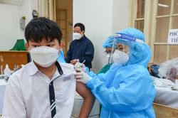 Hà Nội triển khai tiêm mũi 2 vắc xin phòng COVID-19 cho học sinh