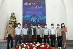 Lãnh đạo huyện Đức Trọng thăm, chúc mừng các cơ sở tôn giáo dịp Lễ Giáng sinh