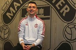 Tin MU 23/12: MU công bố hợp đồng mới, Rangnick ngăn Dalot tới Roma
