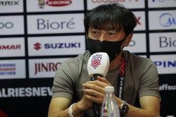 HLV Shin Tae Yong không hài lòng với trọng tài ở trận bán kết lượt đi