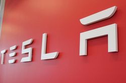 Tesla bất ngờ tăng trở lại mức định giá hơn 1 nghìn tỷ USD