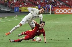 ĐT Việt Nam thua: Trọng tài chỉ là một phần