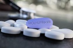 Hà Nội cấp phát khẩn 200.000 viên Molnupiravir điều trị cho F0