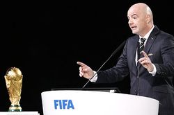 World Cup 2 năm/lần thay đổi bóng đá ra sao?