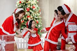 Giáng sinh: Khánh Thi - Phan Hiển mở tiệc Noel cho hai con tại nhà