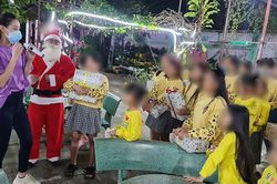 Hoa hậu Khánh Vân tặng quà Giáng sinh cho các em nhỏ tại ngôi nhà OBV