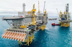 Giá xăng dầu hôm nay 24/12: Tiếp đà tăng, dầu Brent lấy lại mức 76 USD/thùng