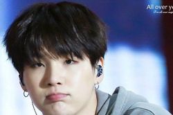 Suga (BTS) dương tính với COVID-19