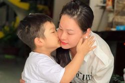 Nhật Kim Anh tặng món quà ý nghĩa khi được gặp lại con trai sau gần một năm xa cách